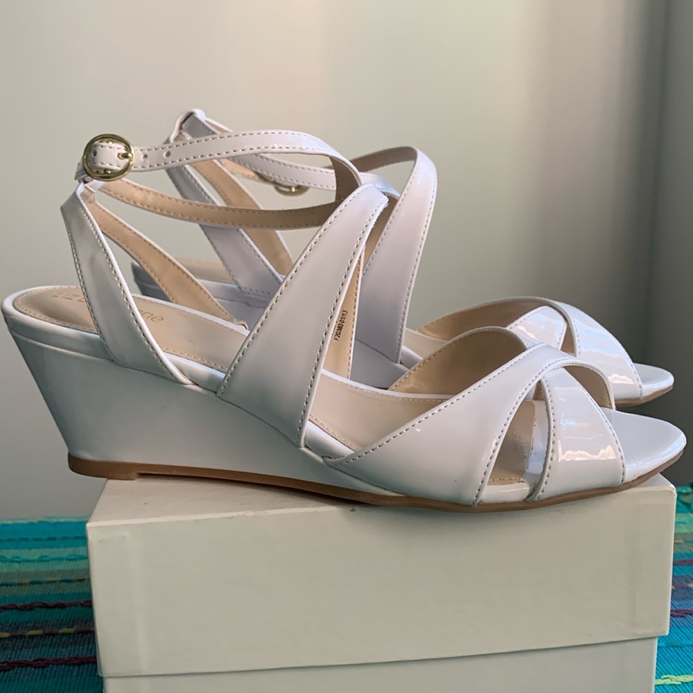 New in box White patent Liz Claiborne size 6M